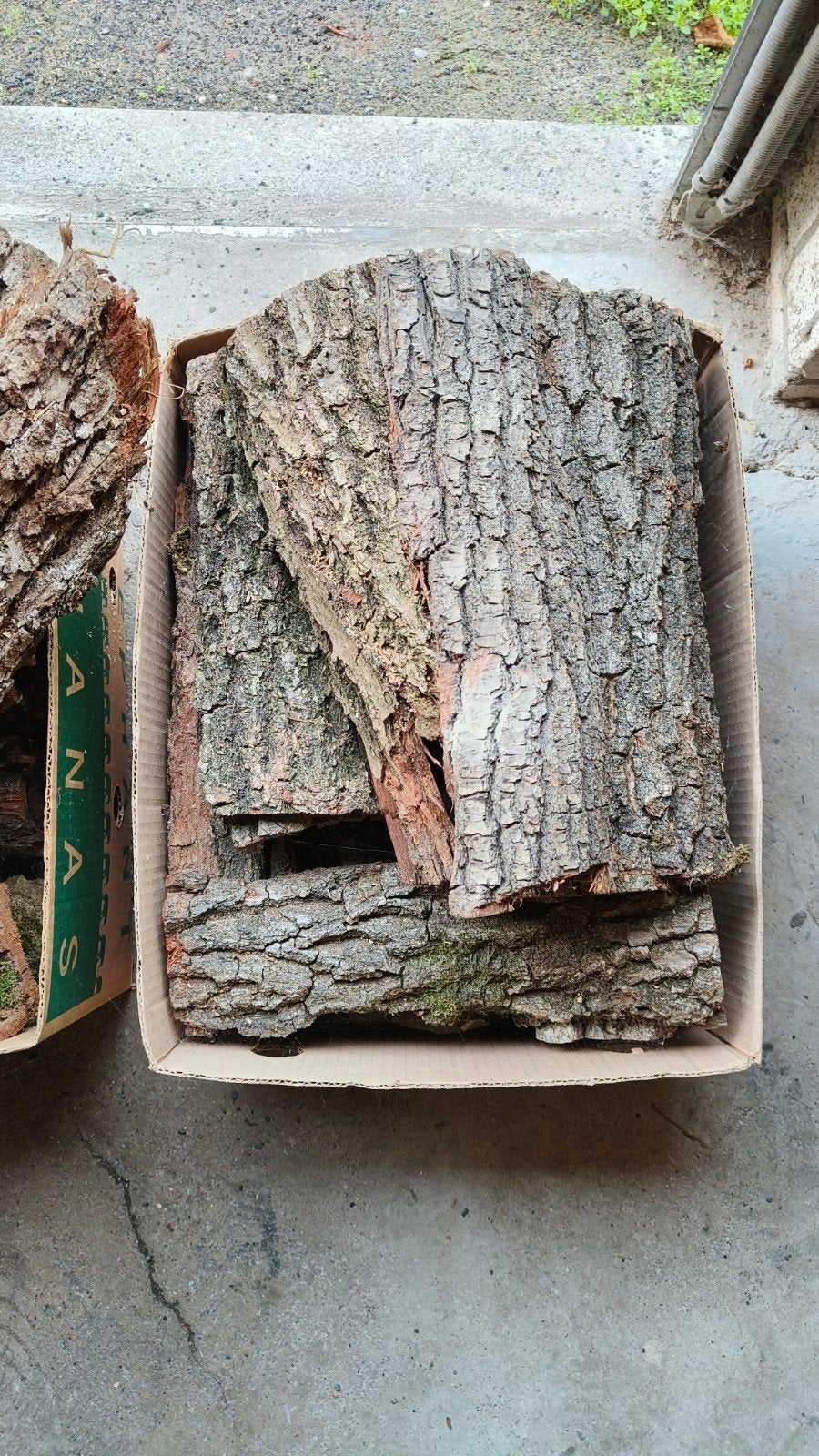 Te koop: Stapels ruwe boomschors — puur natuurtalent voor jo, Hobby en Vrije tijd, Knutselen, Ophalen, Gebruikt, Hout, Bruin