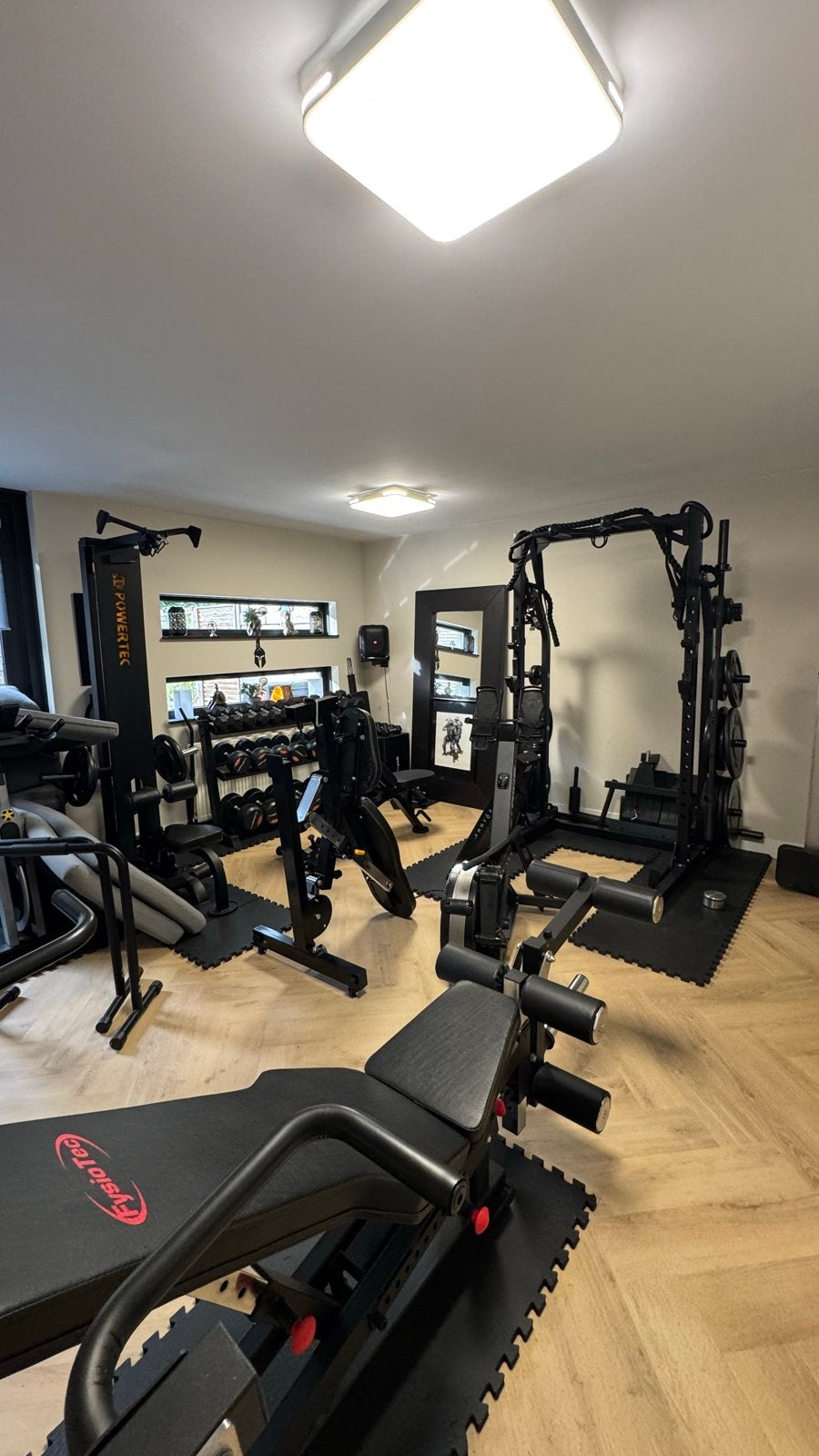 Foto 21 van Home gym/ complete homegym met alles erop en eraan.