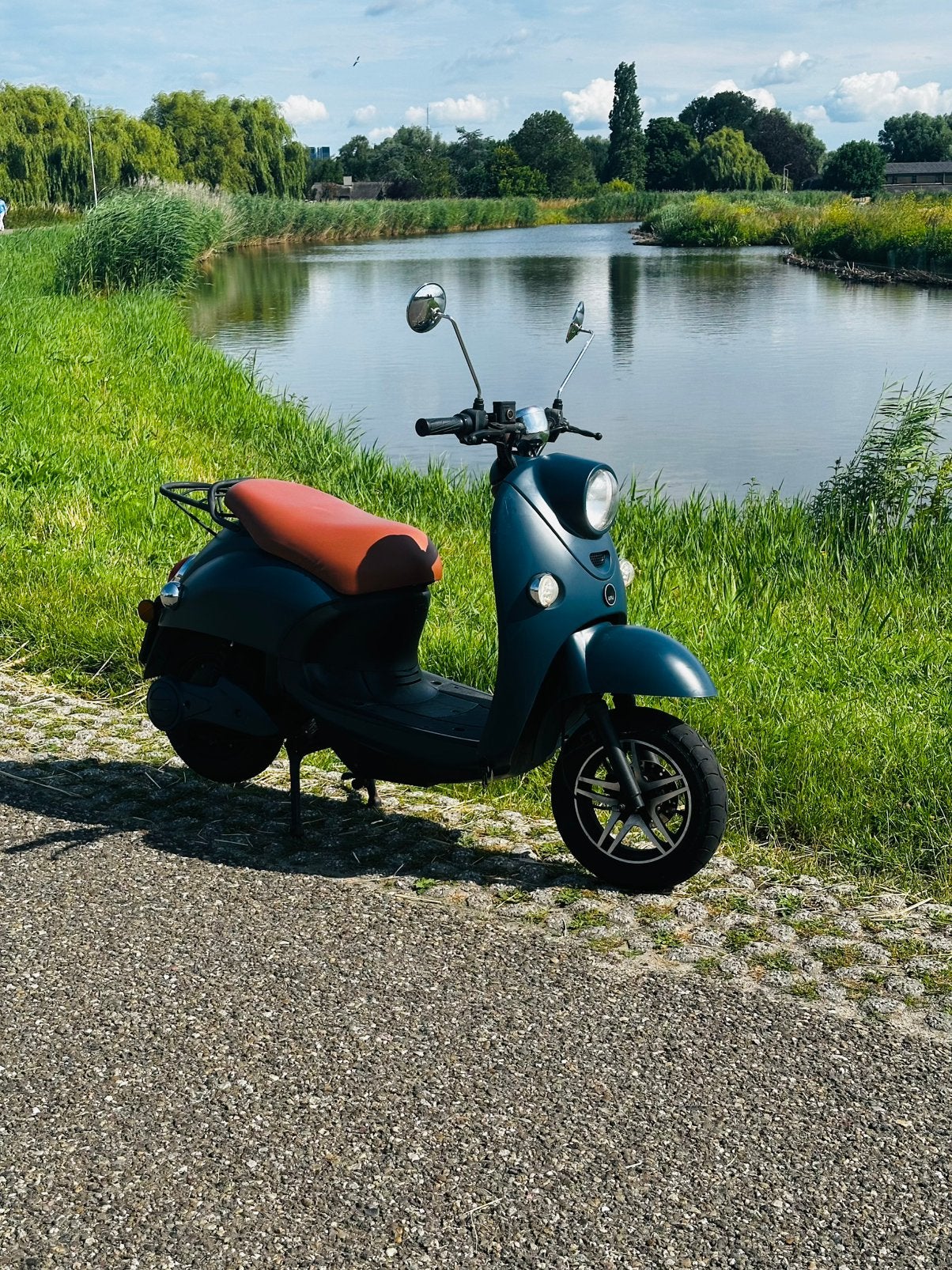 Unu elektrische snorfiets/scooter, 25km/u, 40km+, Elektrisch, Zo goed als nieuw, Ophalen, Overige merken