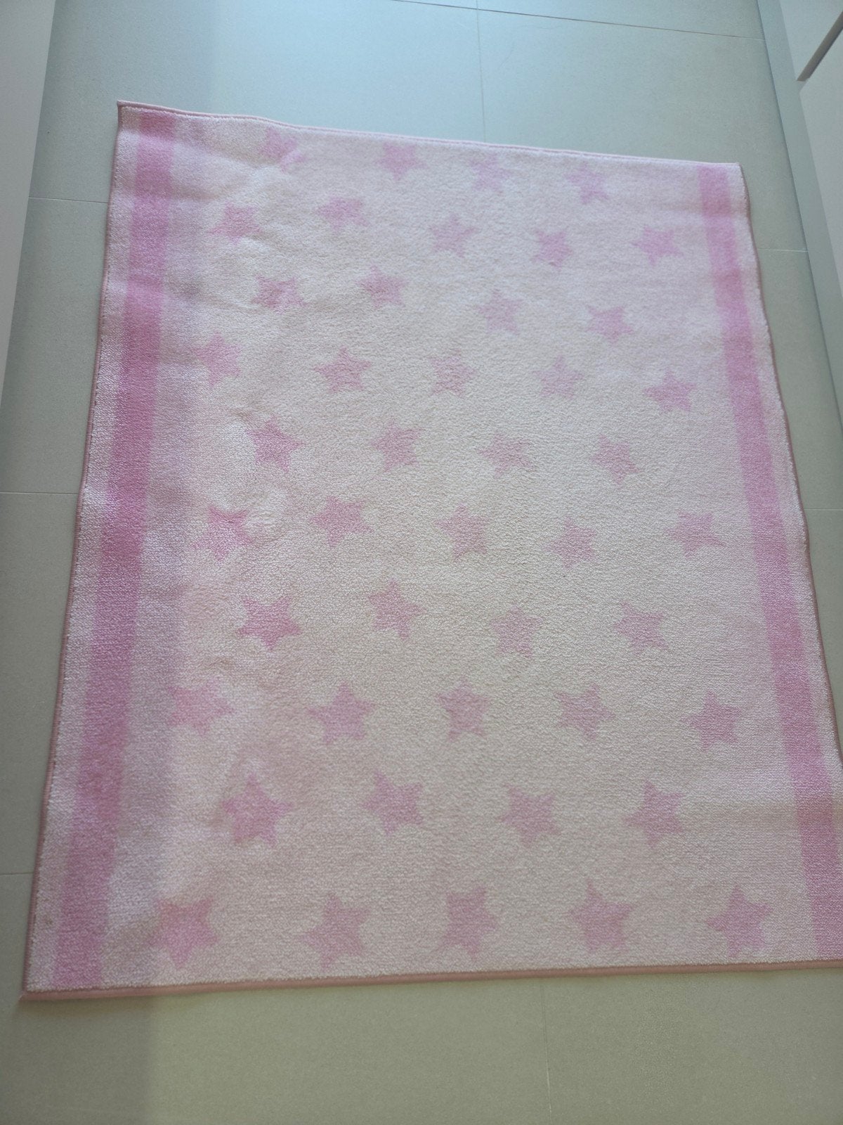 Leuk IKEA kindervloerkleed HIMMELSK 133x160 cm, Ophalen, Gebruikt, 100 tot 150 cm, Kinderkamer, speels, sterren