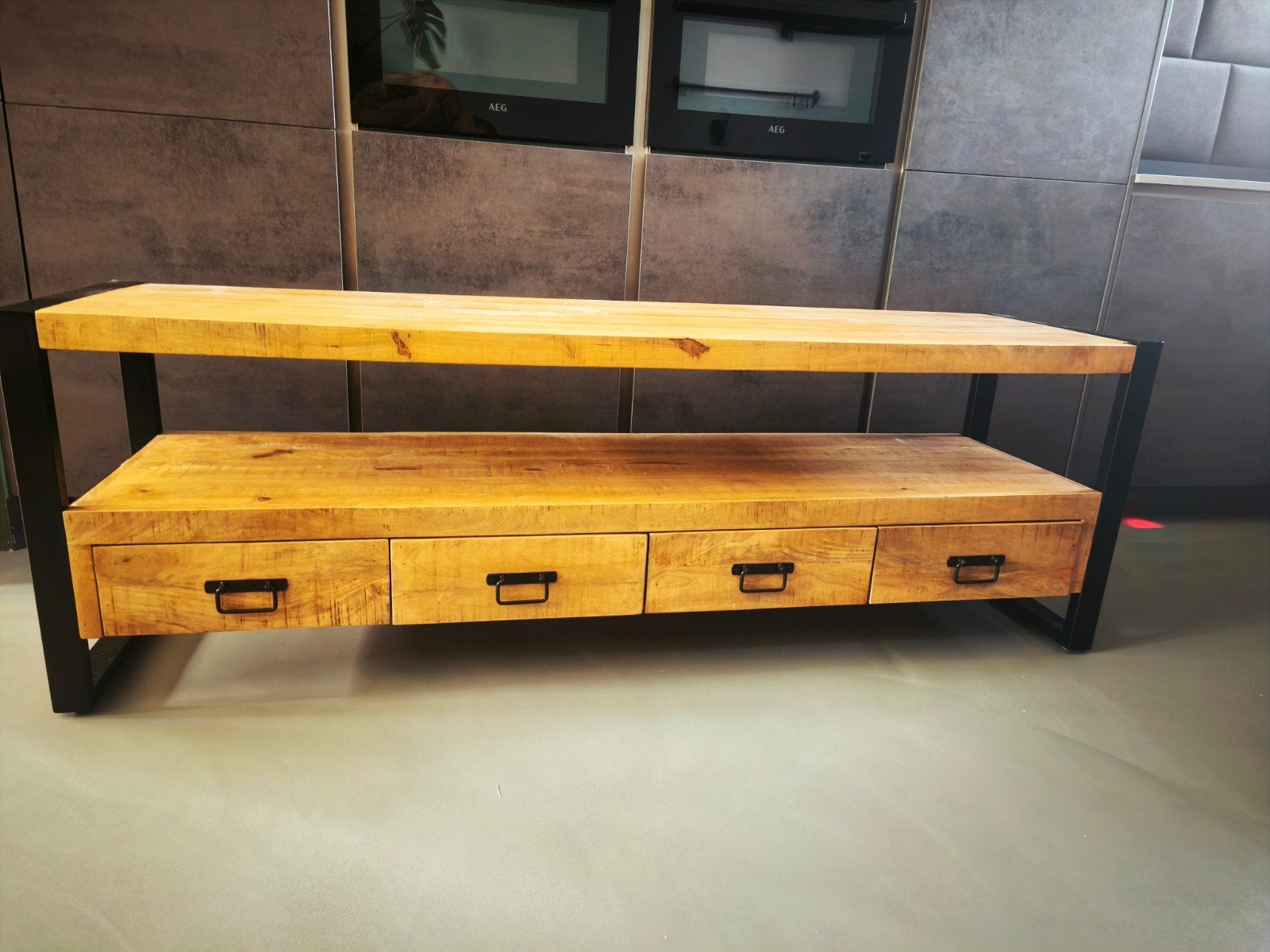 Design4U TV Kast - Mangohout en Metaal - Industrieel, Overige houtsoorten, 150 tot 200 cm, Ophalen of Verzenden, Zo goed als nieuw