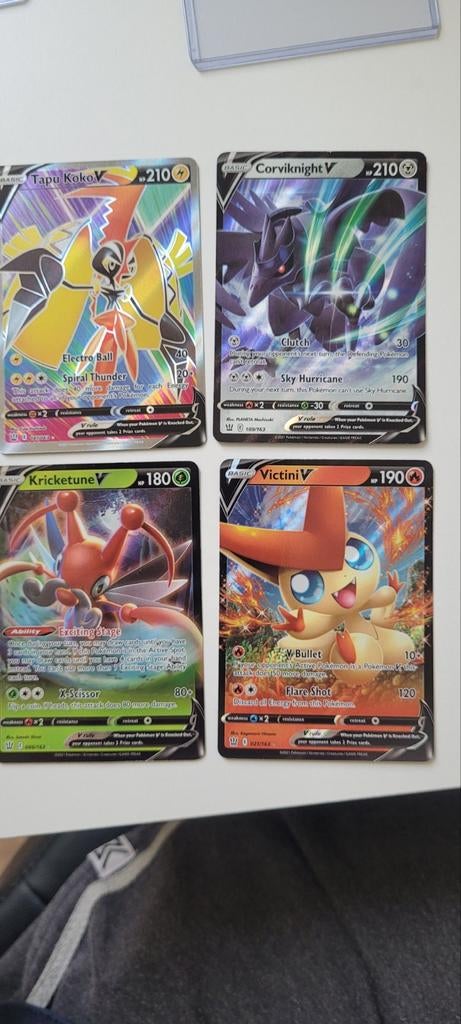 4 leuke Pokémon V kaarten uit Battle Styles set, Ophalen of Verzenden
