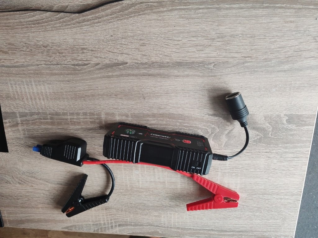 Jumpstarter / powerbank 12V 20800 mAh zaklamp kompas, Ophalen of Verzenden, Zo goed als nieuw