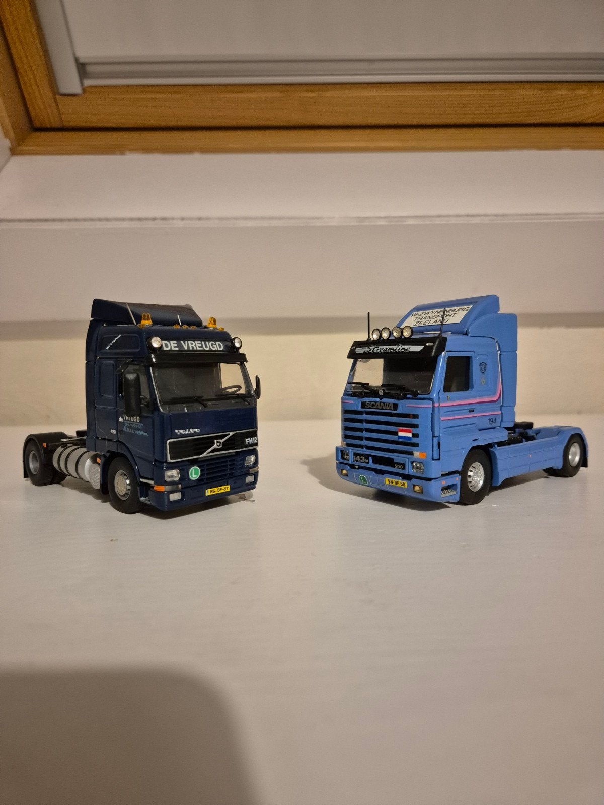 twee Tekno modellen, Hobby en Vrije tijd, Modelauto's | 1:50, Ophalen of Verzenden, Bus of Vrachtwagen, Tekno