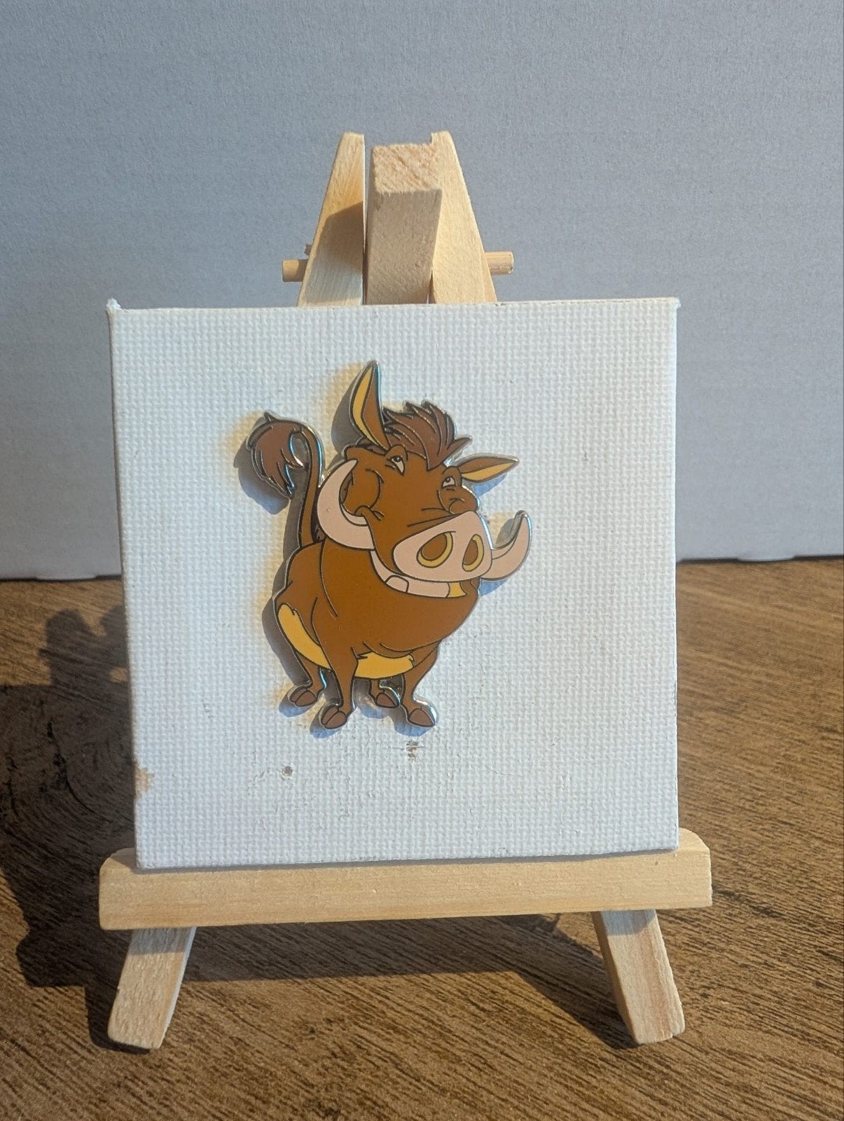 Disney Pin: De Leeuwenkoning Pumbaa Limited Release, Ophalen of Verzenden, Overige figuren, Zo goed als nieuw
