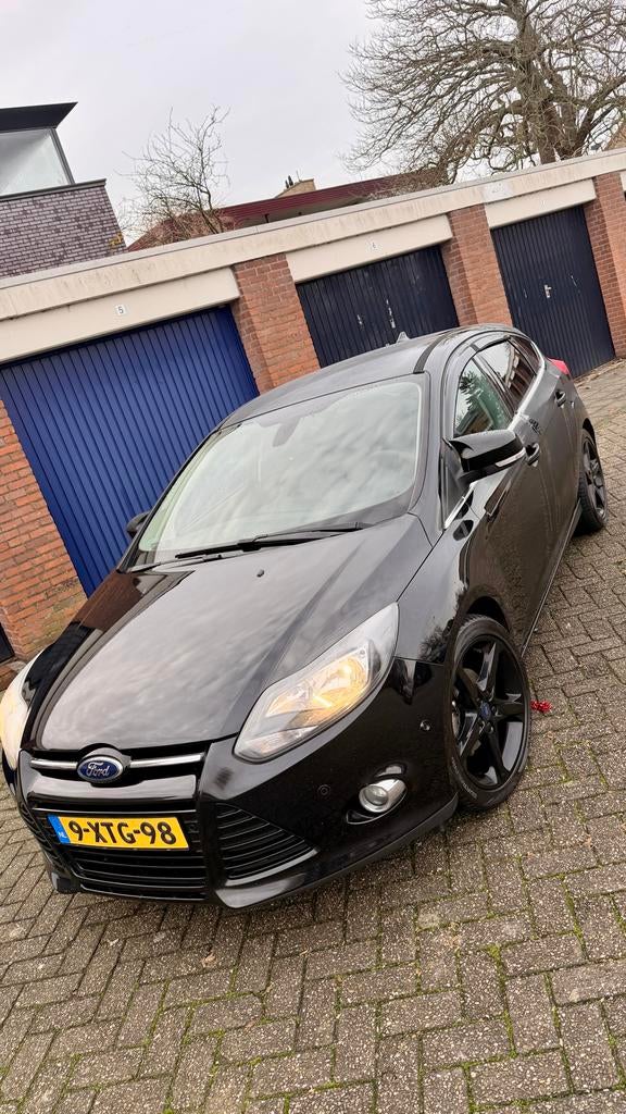 Ford Focus 1.0 Ecoboost 92KW 5D 2014 Zwart, Auto's, Ford, Bedrijf, Focus, Airconditioning, Alarm, Bluetooth, Climate control, Cruise Control