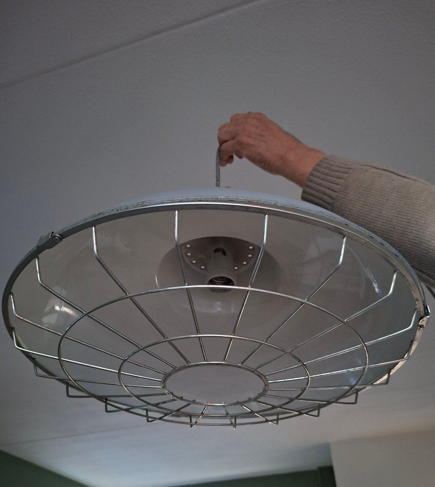 Industriële hanglamp, Ophalen