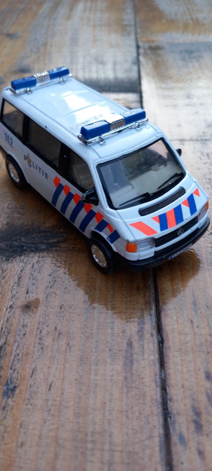 Modelauto Politiebusje VW Transporter T4 - Schaalmodel, Ophalen of Verzenden, Gebruikt
