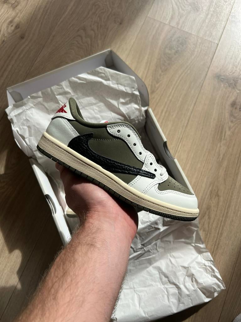 Air Jordan 1 Low Travis Scott Medium Olive PS EU 33.5, Kinderen en Baby's, Jongen of Meisje, Schoenen, Nieuw, Ophalen of Verzenden