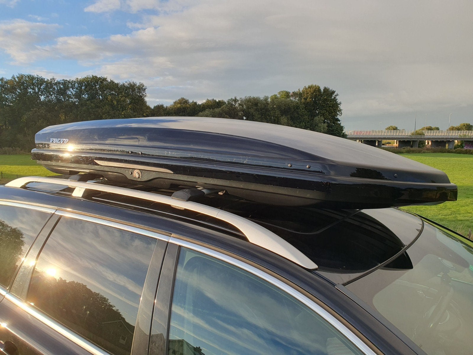 te Huur Dakkoffer Skibox Volvo Thule Dynamic (nog vrij), Auto diversen, Dakkoffers, Ophalen, Gebruikt