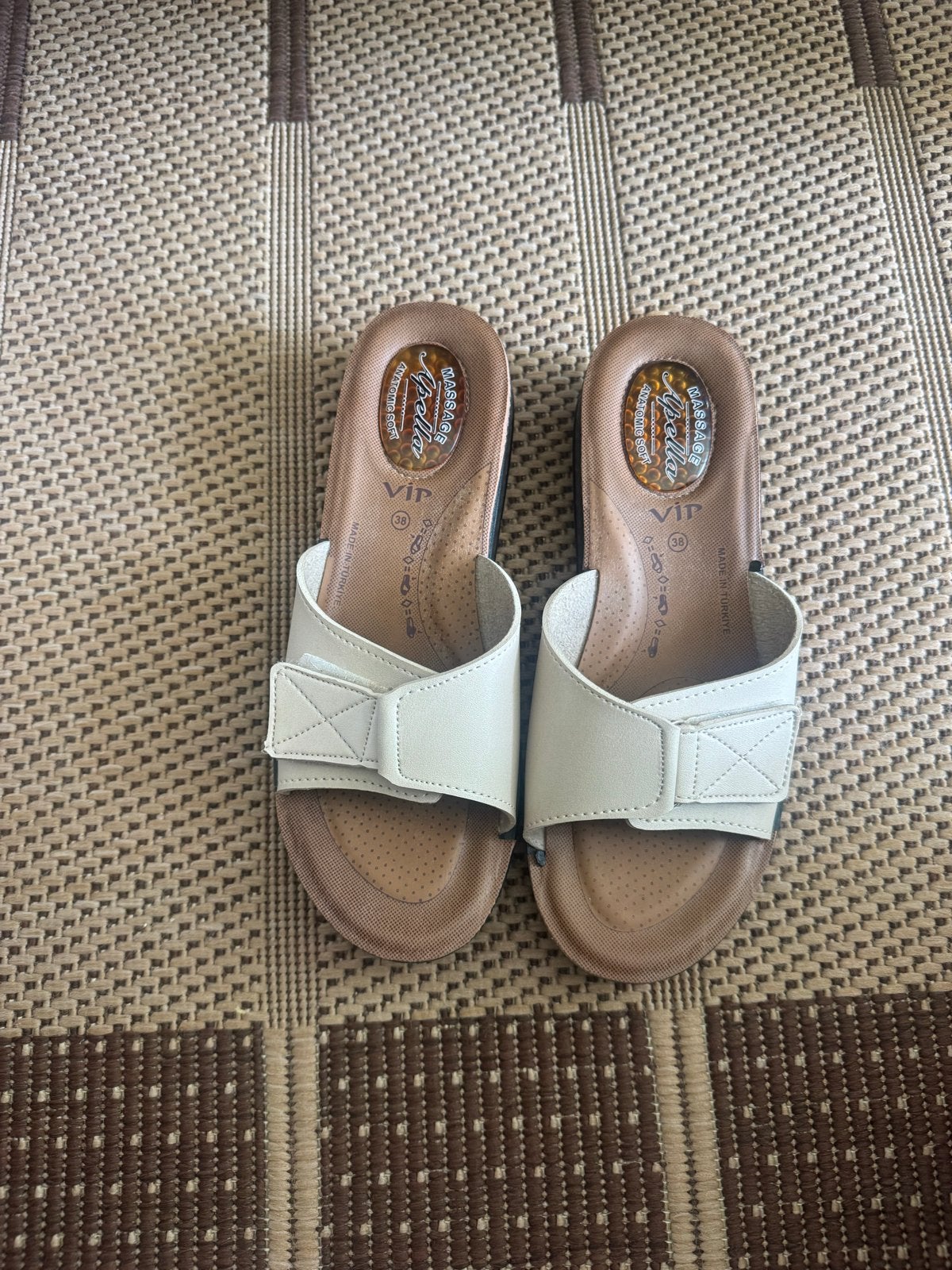 Comfortabele witte slippers met klittenband, maat 38, Wit, Nieuw, Ophalen, Slippers