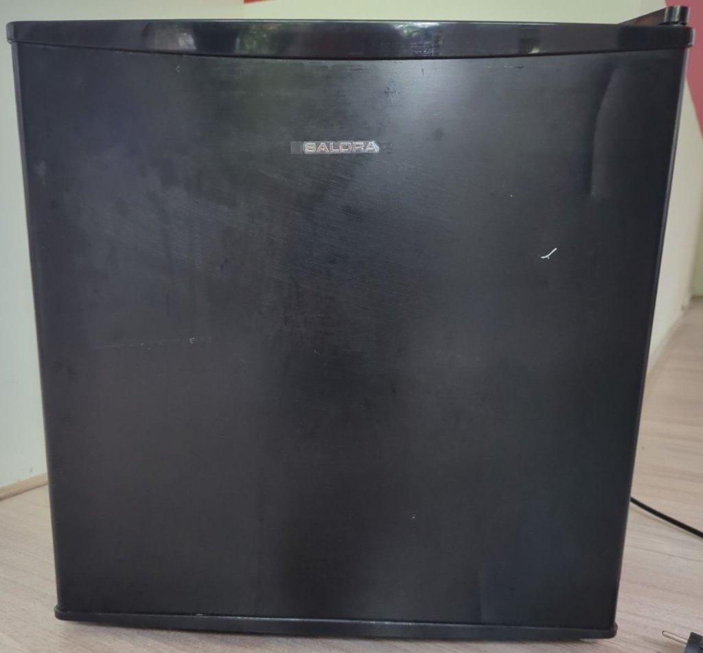 Salora 43 L mini koelkast met vriesvakje, Witgoed en Apparatuur, Koelkasten en IJskasten, Ophalen, Gebruikt, Minder dan 75 liter