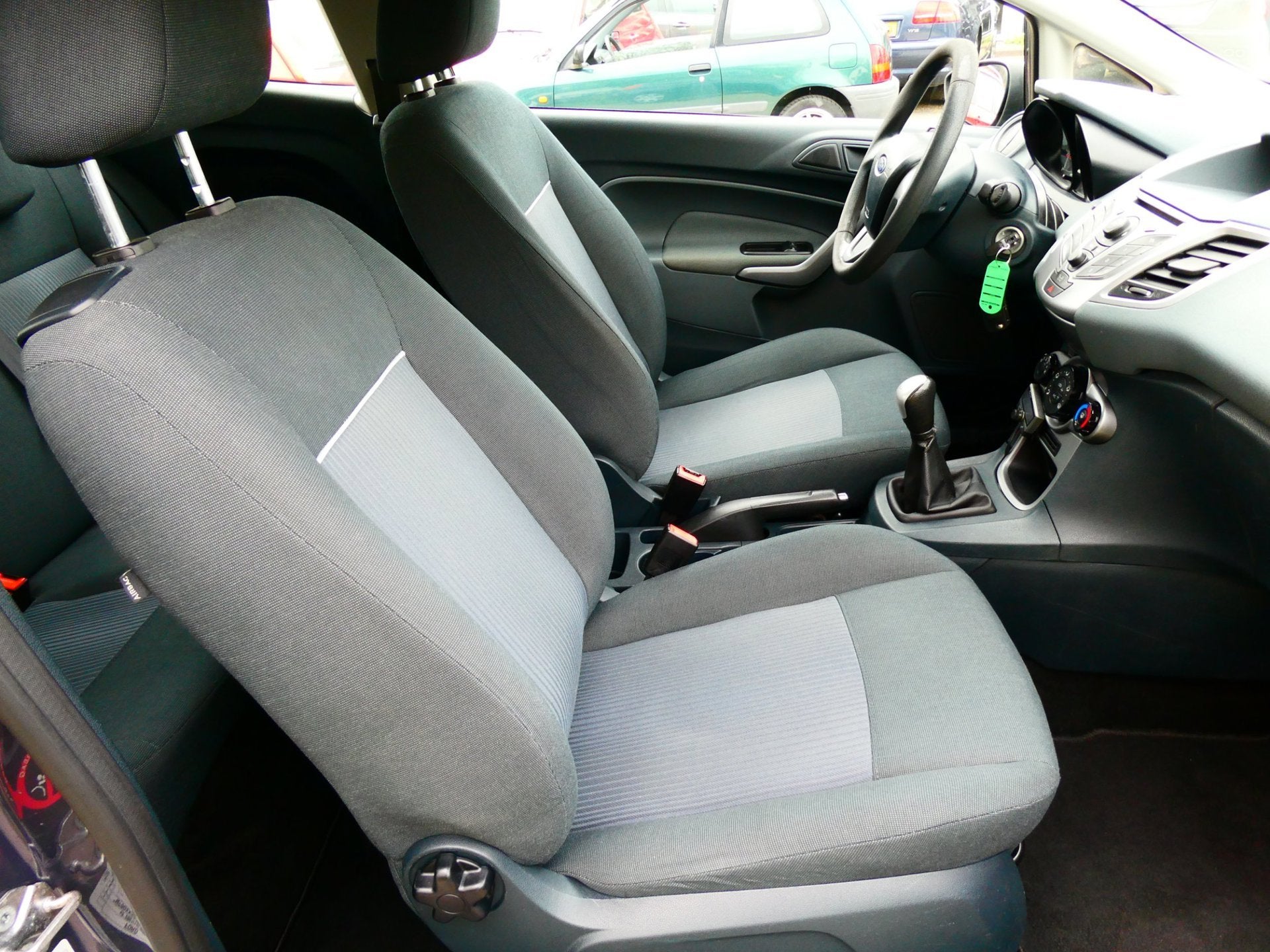 Ford Fiesta 1.25 Limited 4-Cilinder 3-deurs Airco 2e eigenaa, Voorwielaandrijving, Euro 5, Stof, Gebruikt