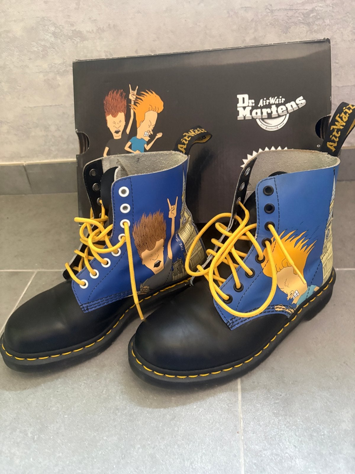 Dr. Martens x BeavisButt-Head limited edition maat 39 + doos, Verzenden, Zo goed als nieuw, Blauw, Lage of Enkellaarzen