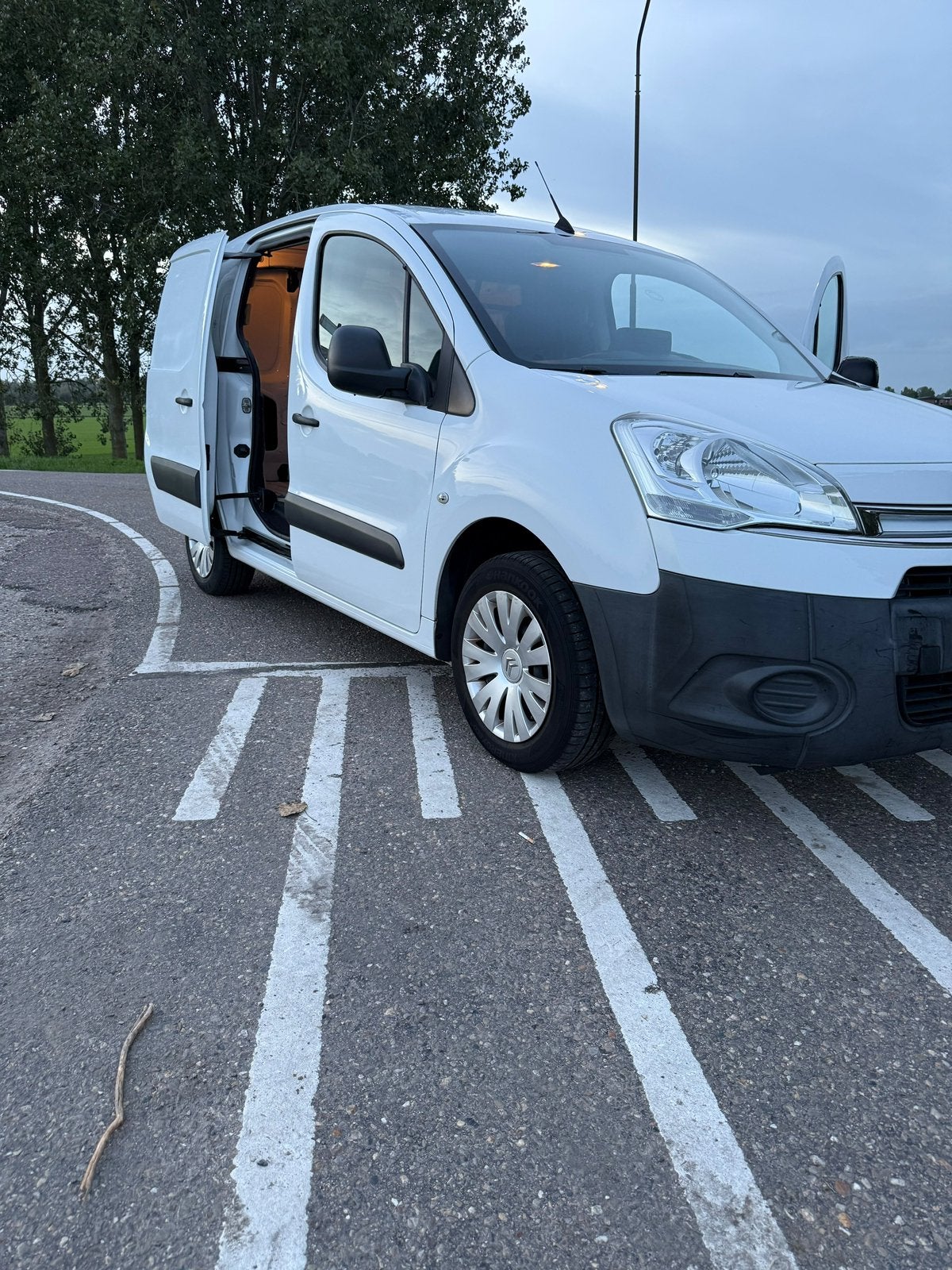 Citroën Berlingo 1.6 HDI 55KW 2014 airco navigatie nieuw apk, Voorwielaandrijving, Euro 5, Stof, 74 pk