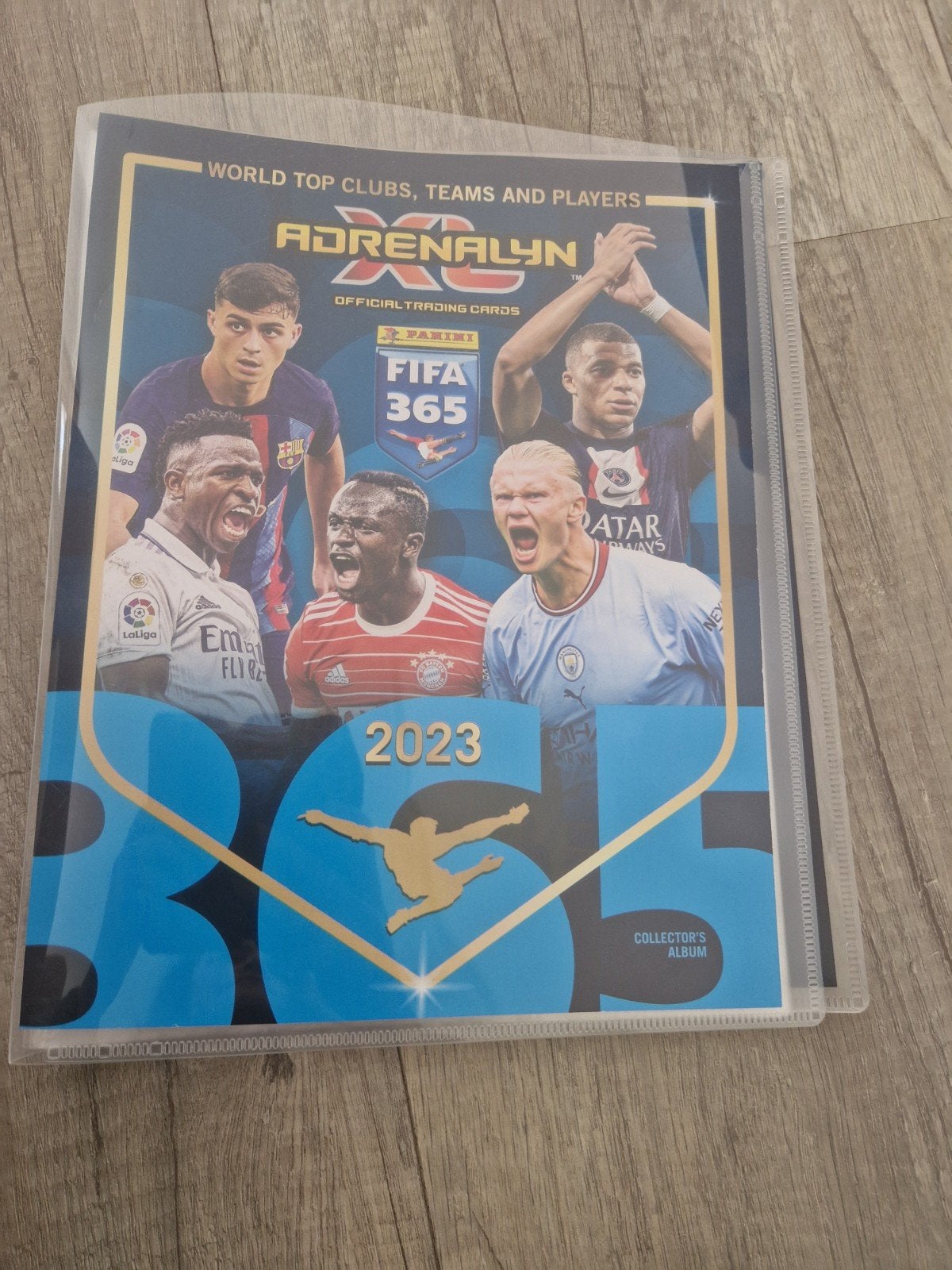 Panini fifa 365 kaarten adrenalyn 2023 collector's album 55, Ophalen of Verzenden, Zo goed als nieuw, Buitenlandse clubs, Poster, Plaatje of Sticker