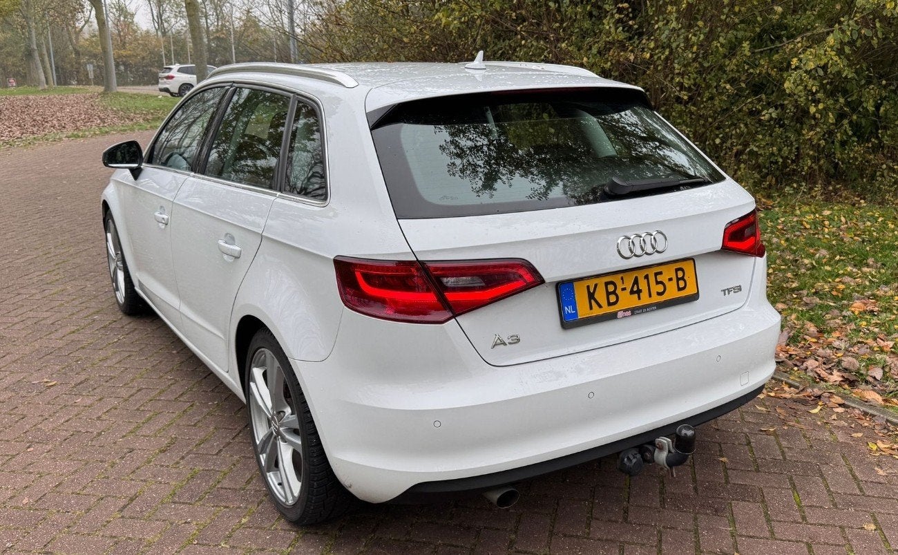Audi A3 110 PK Sportback 2015, ClLIMA/STOELVERW, Stof, Zwart, 4 cilinders, 620 kg