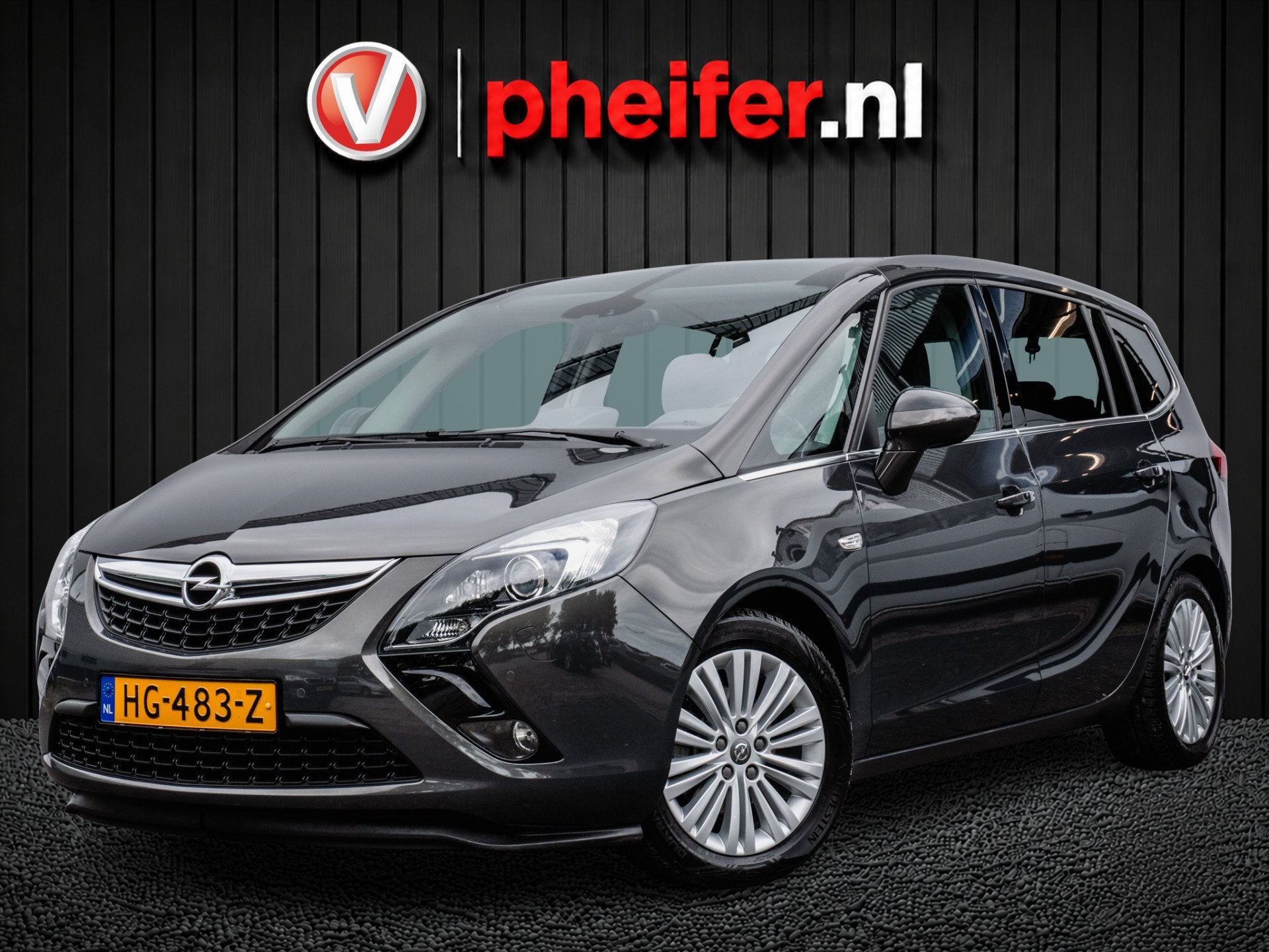 Opel Zafira Tourer 1.4 140pk Business+ 7p. Trekhaak/ Panoram, Stof, Gebruikt, 4 cilinders, Met garantie (alle)