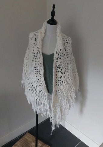 Omslagdoek, sjaal, poncho, mantel - gehaakt, Ophalen of Verzenden, Gedragen, Maat 38/40 (M), Wit