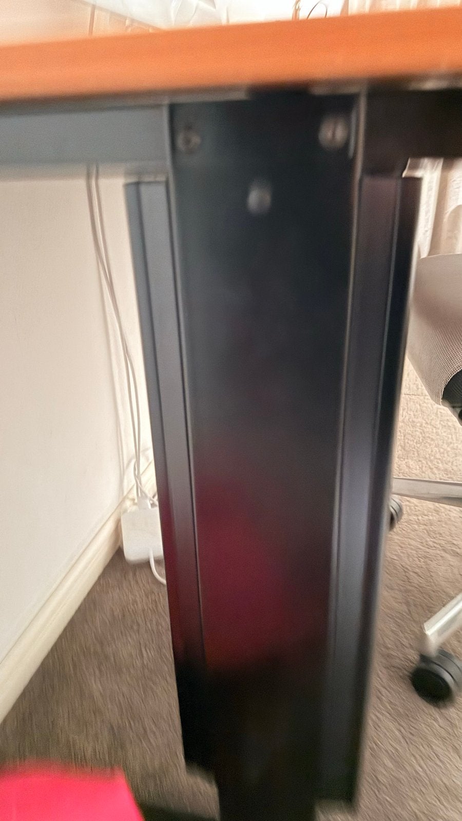 Ruim bureau met zwart metalen onderstel, Ophalen, Gebruikt, Hout, Bruin