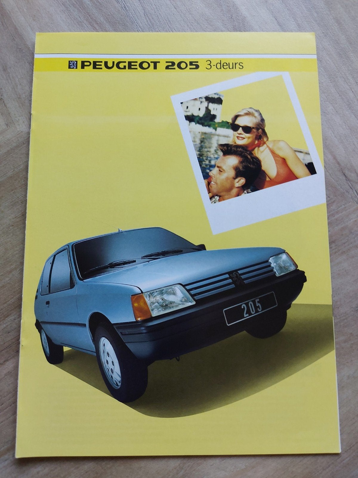 1985 keurige Peugeot 205 drie deurs folder, Boeken, Auto's | Folders en Tijdschriften, Ophalen of Verzenden, Zo goed als nieuw