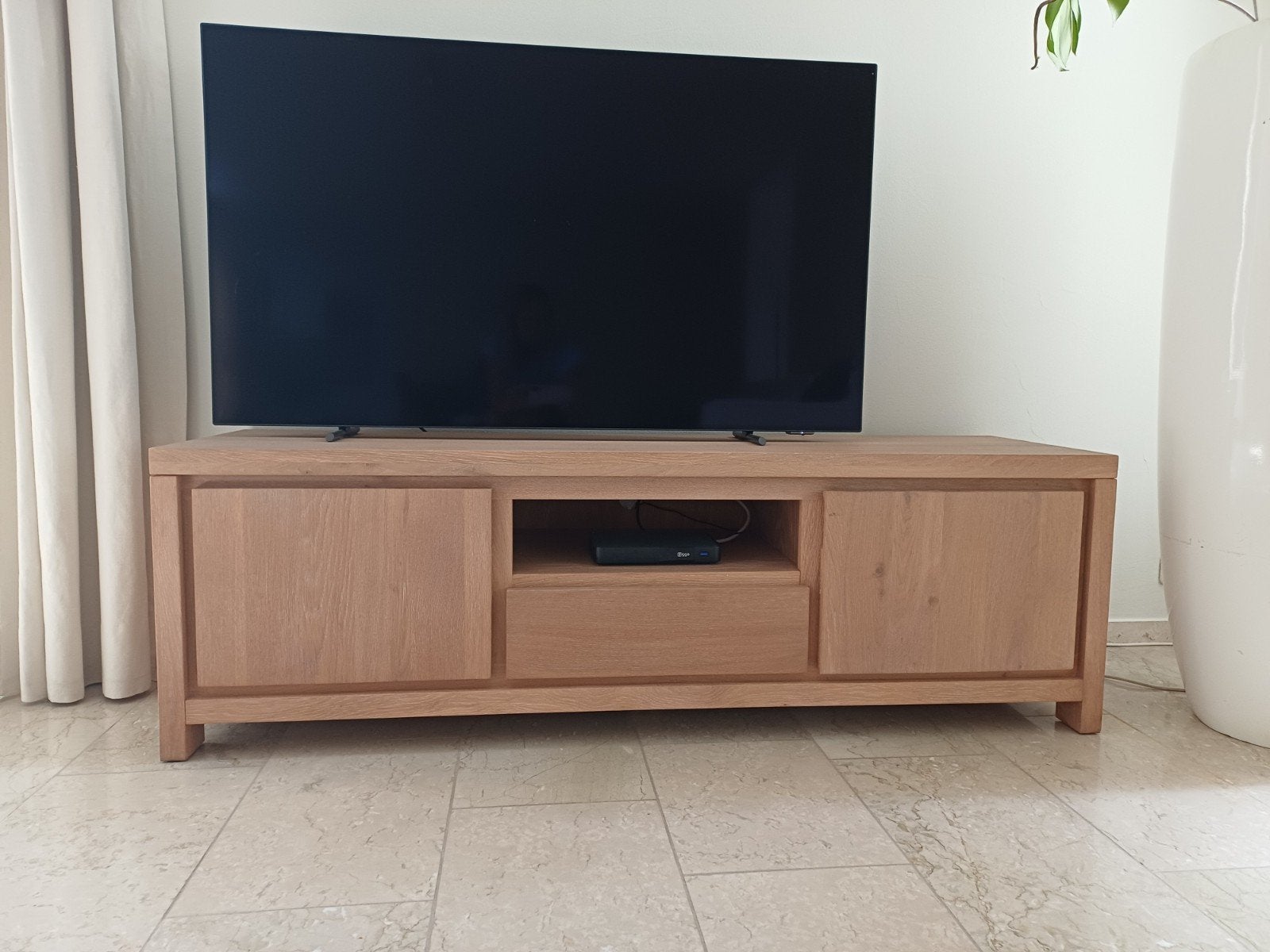 TV-meubel massief eiken, Huis en Inrichting, Kasten | Televisiemeubels, Ophalen, 150 tot 200 cm, Eikenhout, Zo goed als nieuw