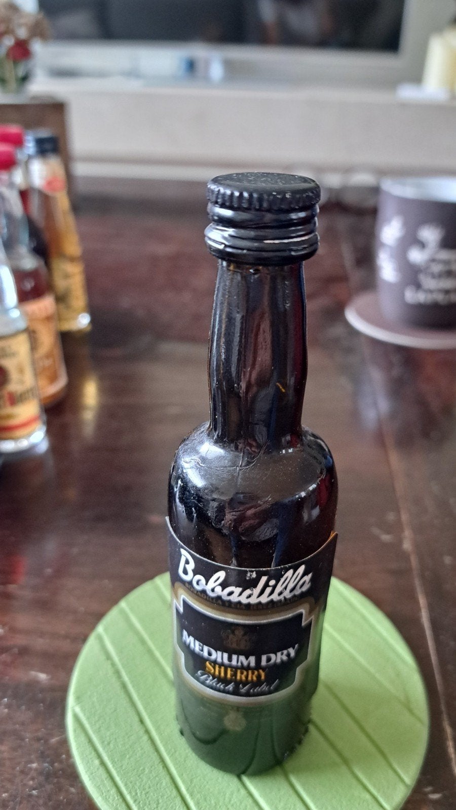 Bobadilla Medium Dry Sherry Black Label Miniatuur, Verzamelen, Ophalen of Verzenden, Gebruikt, Spanje, Overige typen