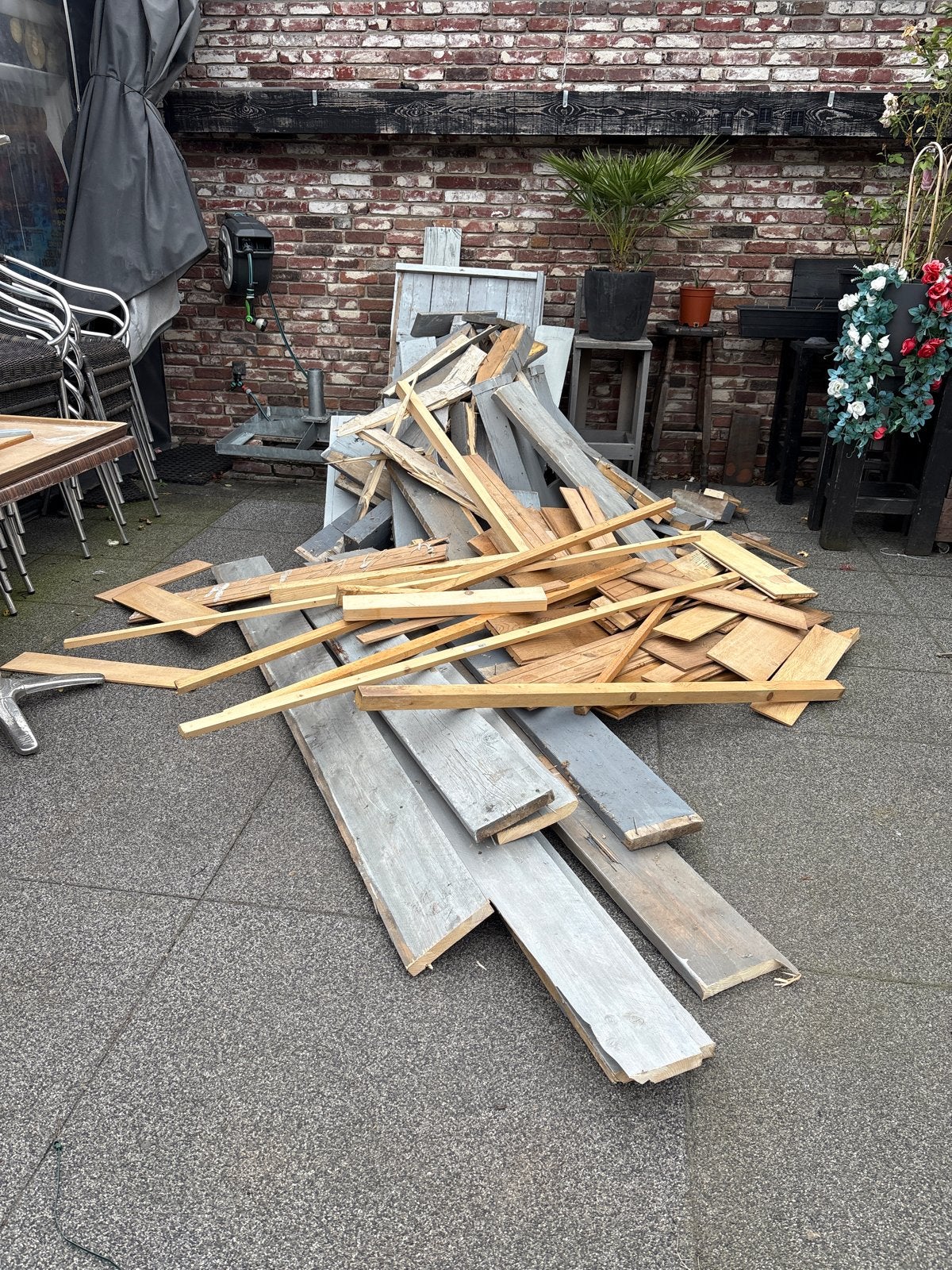 Gratis af te halen:  in Maasbree houten planken en balken, Doe-het-zelf en Verbouw, Gebruikt, Minder dan 25 mm, Overige typen