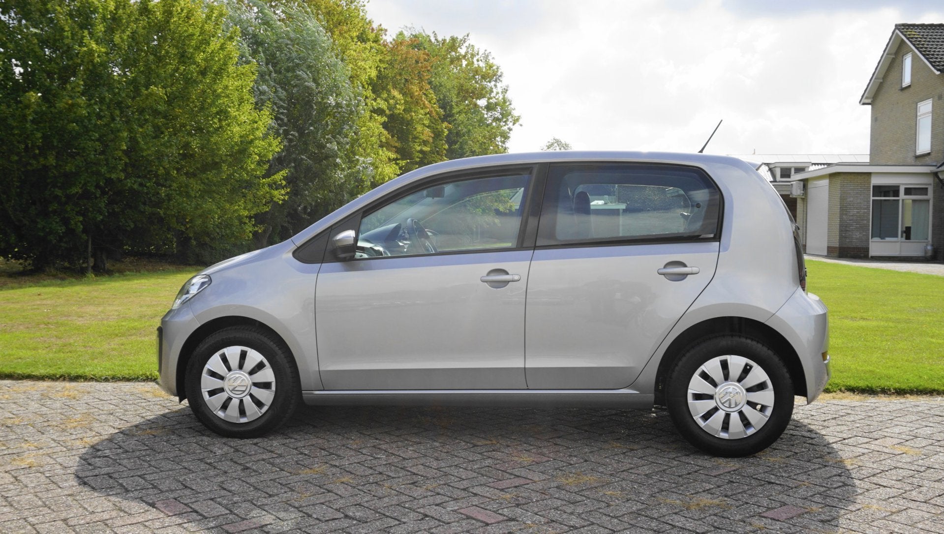Volkswagen Up! 1.0 BMT move up! 5 drs Airco, Auto's, Volkswagen, Voorwielaandrijving, Dealer onderhouden, Stof, Gebruikt