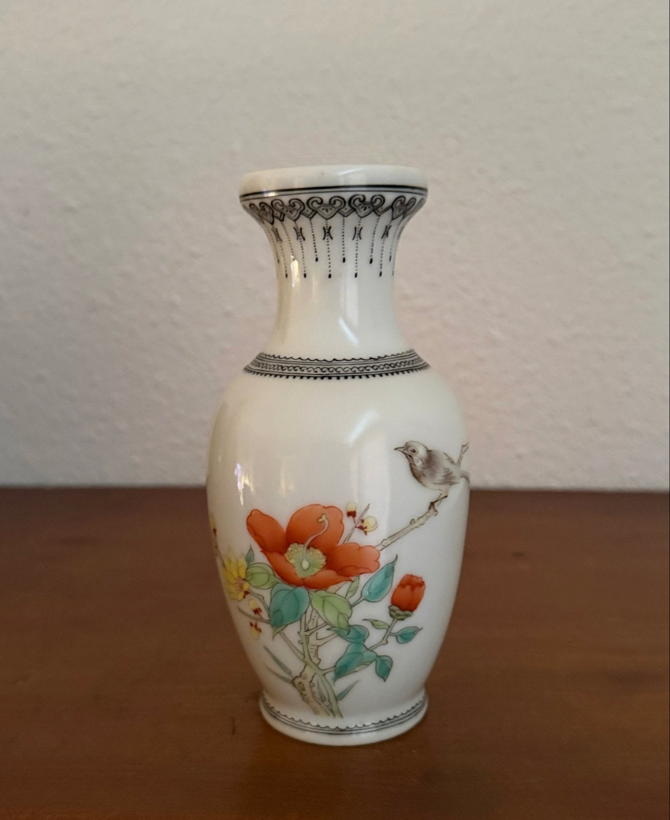 Antieke Chinese porseleinen vaasje met vogel en bloemen, Verzenden
