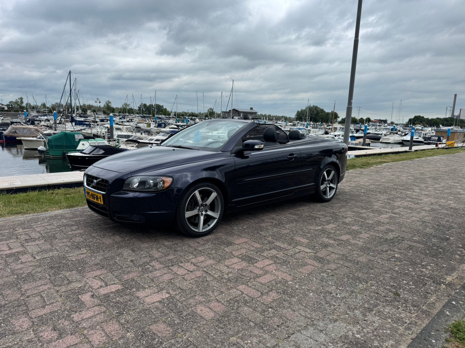 Volvo C70 cabrio hardtop met apple carplay, Voorwielaandrijving, C70, Zwart, Navigatiesysteem