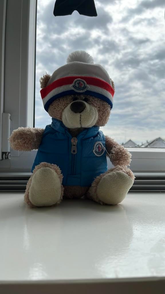 Schattig moncler beertje, Ophalen, Zo goed als nieuw, Stoffen beer, Overige merken