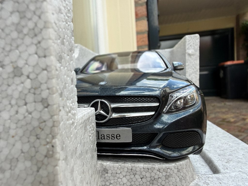 1:18 Mercedes W205 C-Klasse Sedan Tenoritgrijs Norev, Hobby en Vrije tijd, Modelauto's | 1:18, Auto, Norev, 70-72 Av. de Bohlen, Vaulx-en-Velin, 69120, France