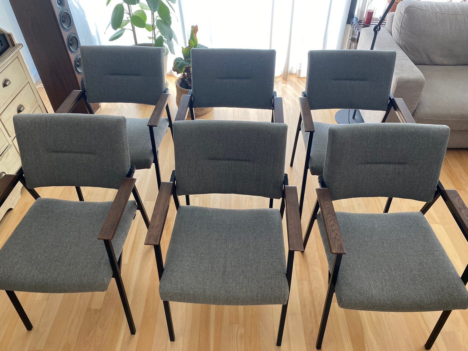 Nieuwstaat 6 eetkamerstoelen van merk Bodilson, Huis en Inrichting, Stoelen, Ophalen, Zo goed als nieuw, Grijs, Stof