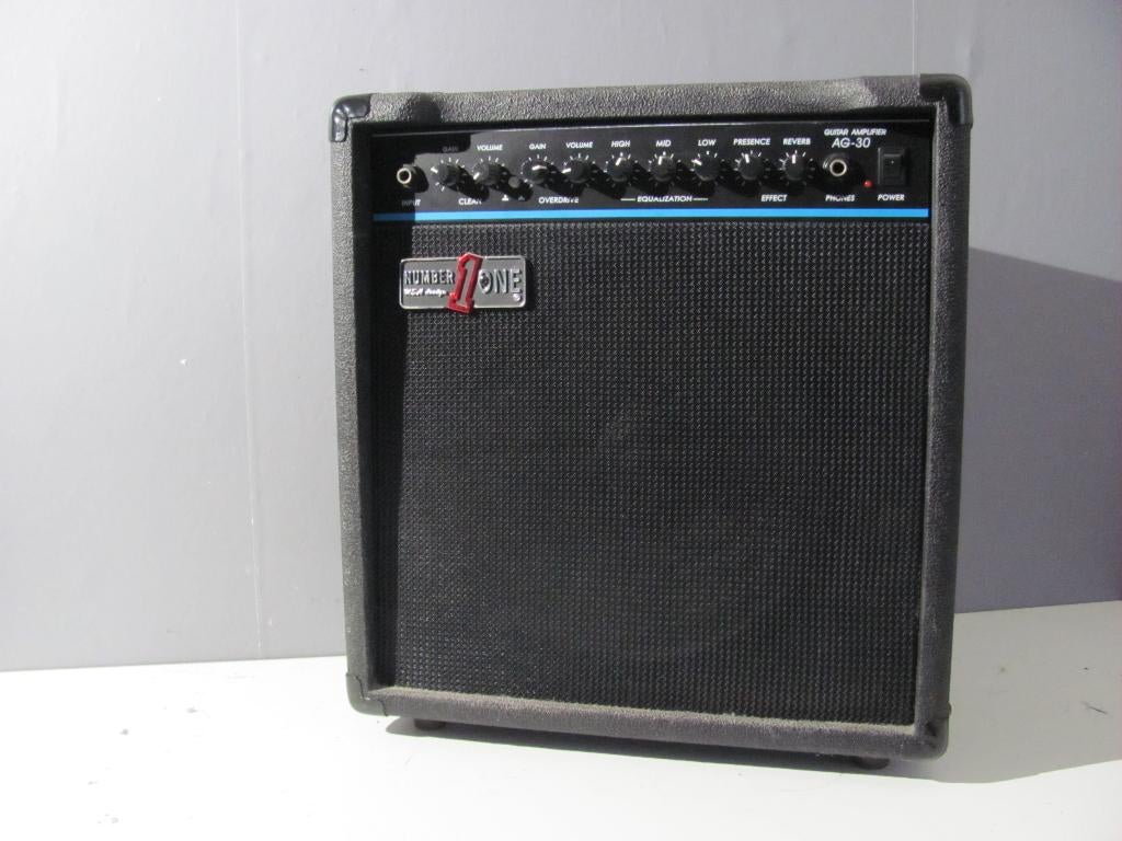 ONE 30 watt gitaar versterker met overdrive, Muziek en Instrumenten, Ophalen, Zo goed als nieuw, Gitaar, Minder dan 50 watt