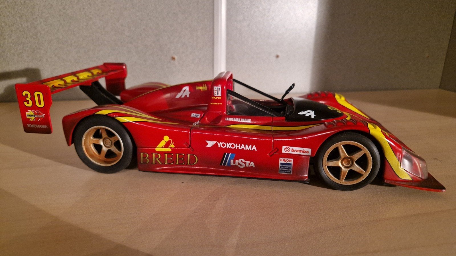 Hot Wheels Ferrari 333 SP "MOMO" #30 — 1:18 (Iconisch model), Ophalen of Verzenden, Zo goed als nieuw, Auto, Overige merken