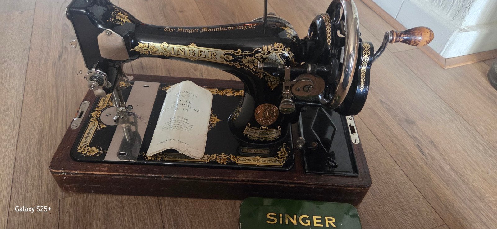 Antieke Singer Naaimachine met Accessoires en Handleiding, Ophalen