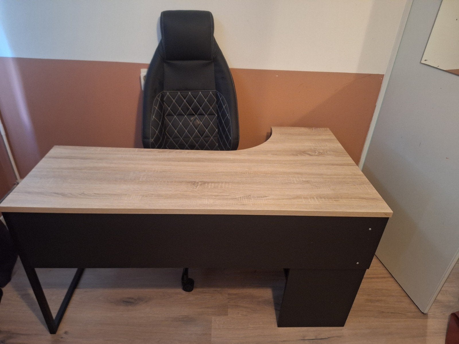 Hoekbureau met lades - Modern en functioneel, Huis en Inrichting, Bureaus, Met lades, Spaanplaat of MDF, Hoekbureau, Bruin