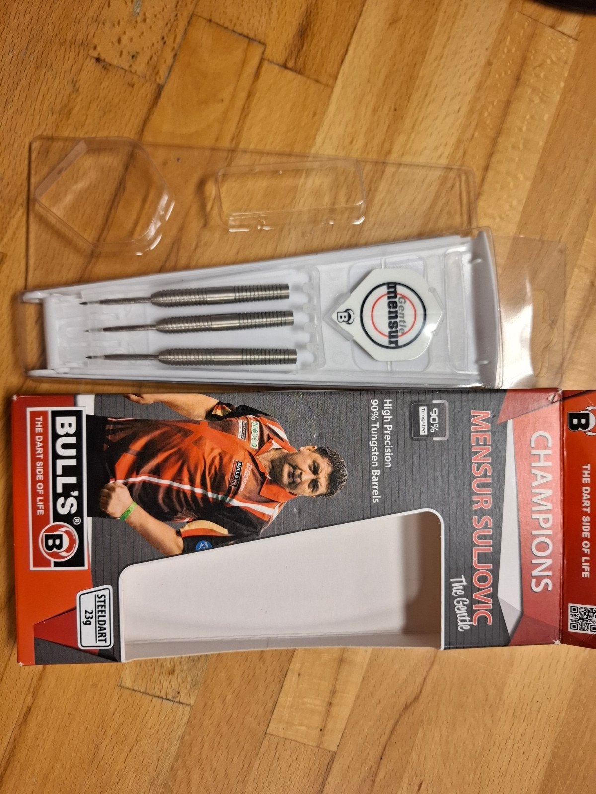 Bulls Mensur Suljovic The Gentle Steel Darts 23g, Sport en Fitness, Darts, Ophalen of Verzenden, Nieuw, Pijlen