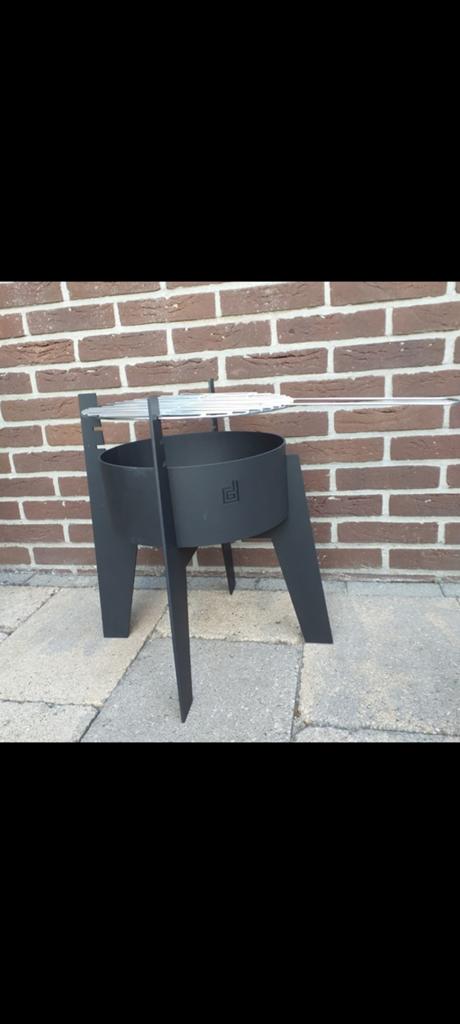 Dik Geurts Barbecue/Vuurkorf, Tuin en Terras, Houtskoolbarbecues, Ophalen, Nieuw