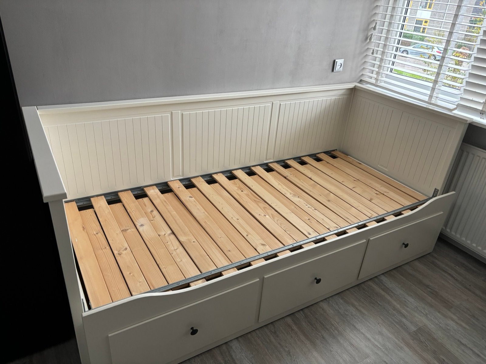Ikea bedbank Hemnes met 3 lades, Huis en Inrichting, Ophalen, Gebruikt, Tweepersoons