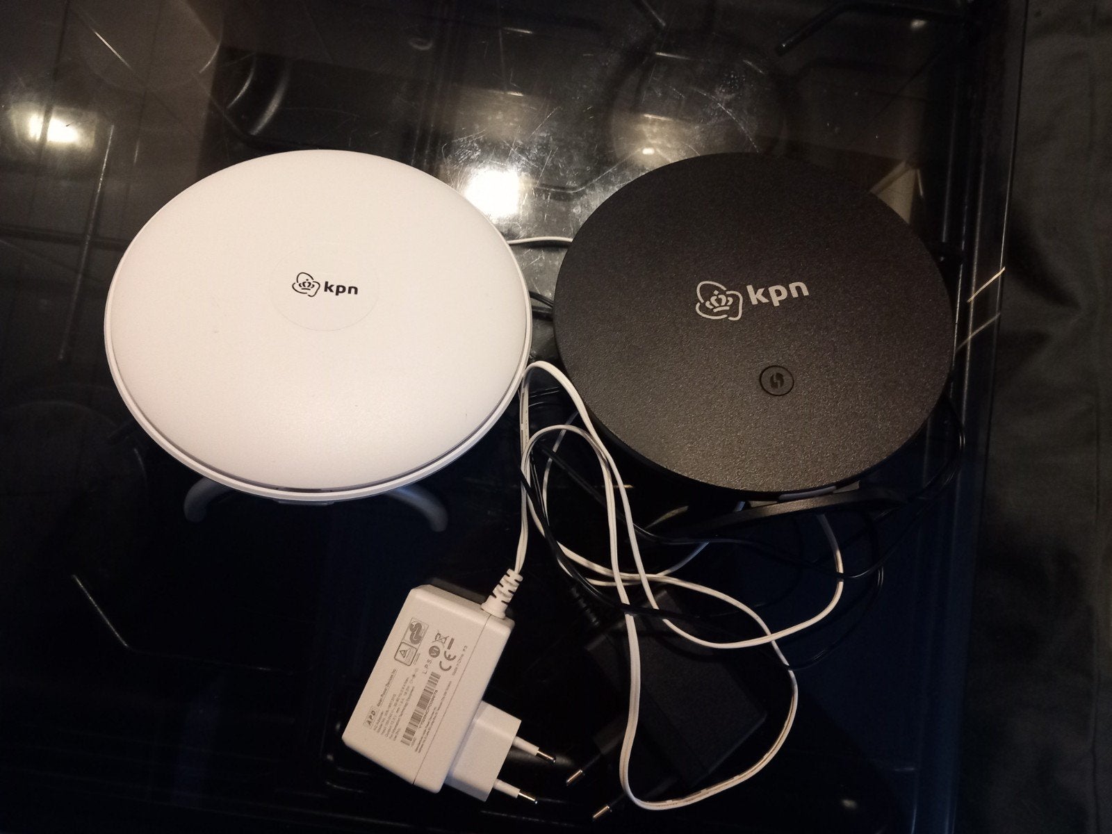 KPN Wifi Versterker en SuperWifi Punt (Wit en Zwart), Computers en Software, Ophalen of Verzenden
