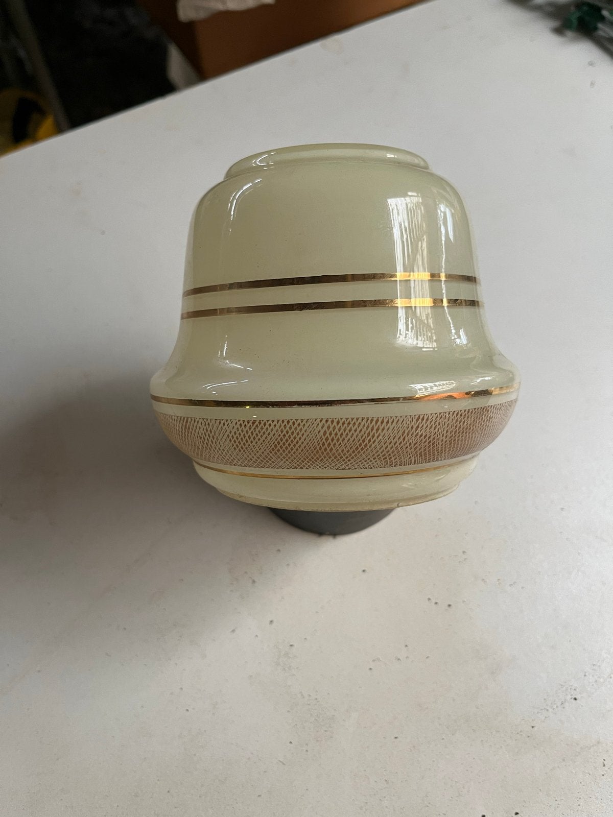 Vintage glazen lampenkap met gouden details, Huis en Inrichting, Lampen | Lampenkappen, Gebruikt, Ophalen of Verzenden, Crème