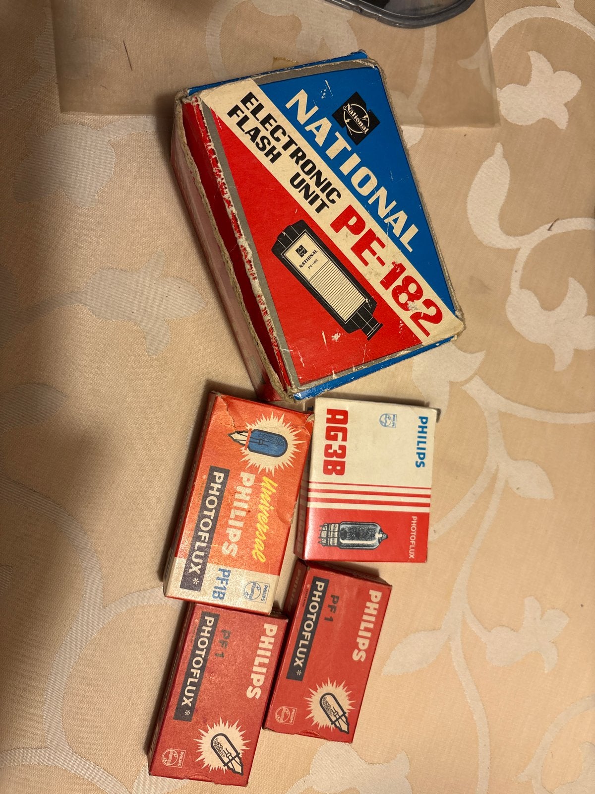 National PE-182 flitser met Philips Photoflux flitslampen, Gebruikt, Voor analoge fotografie, National, Externe flitser