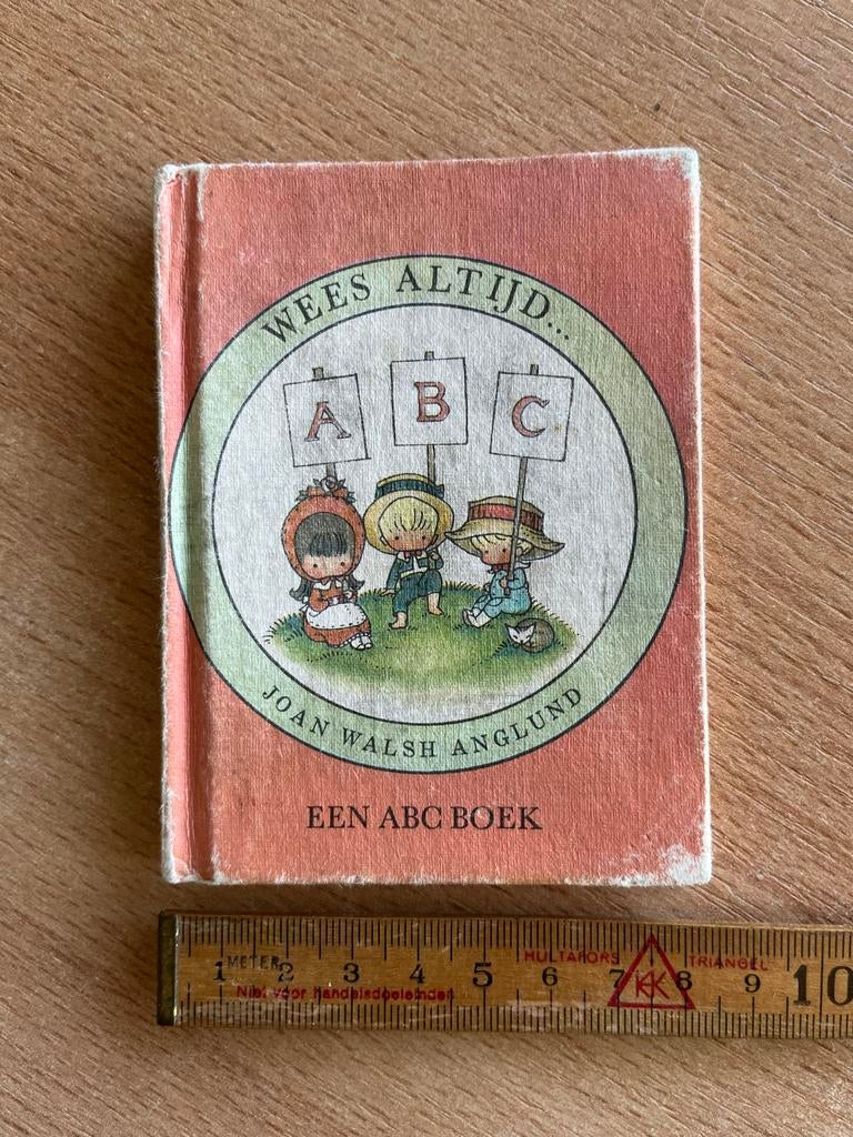 Wees Altijd... Een ABC Boek - Joan Walsh Anglund, Boeken, Ophalen of Verzenden, Gelezen, Fictie algemeen