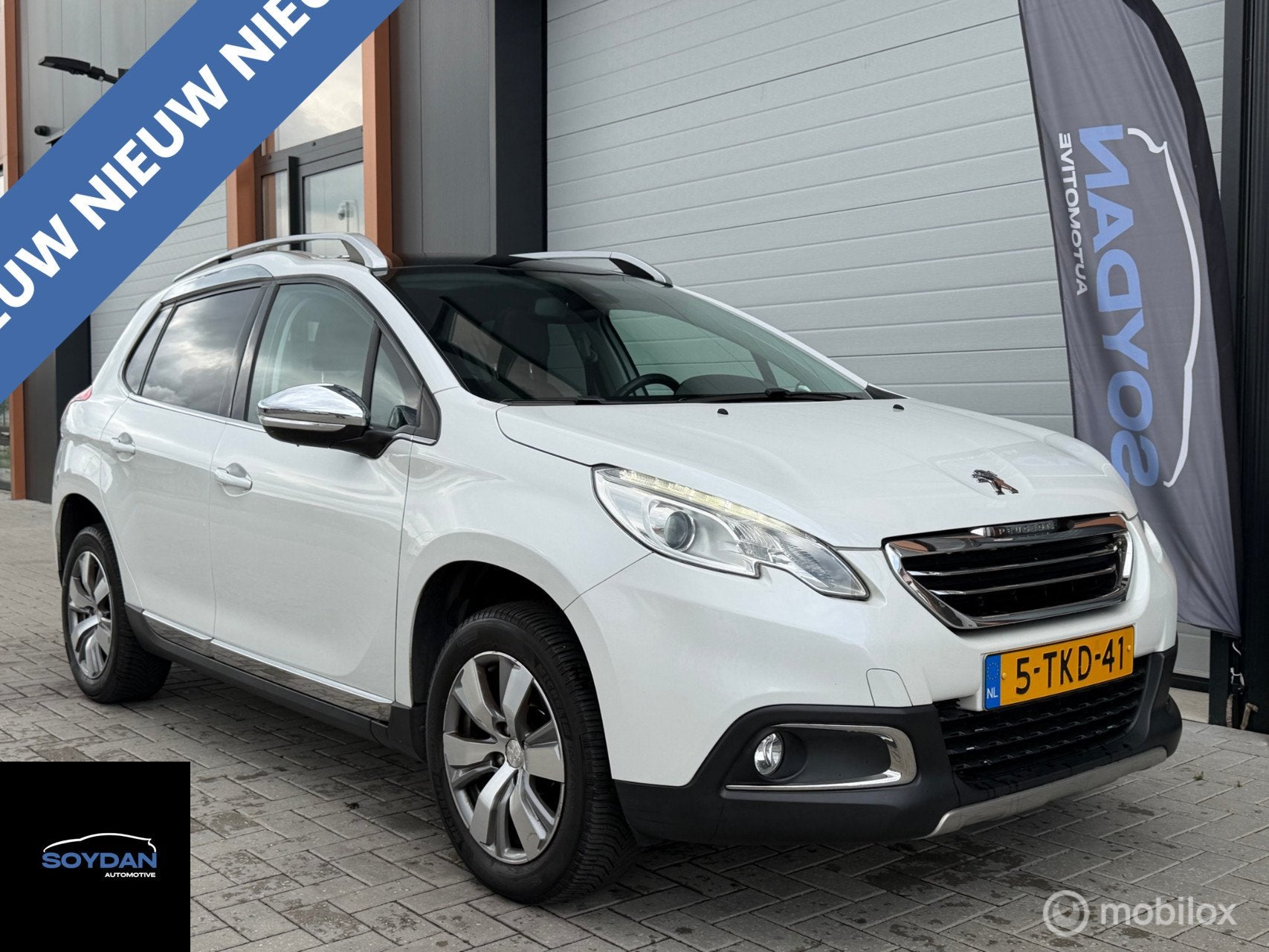 Peugeot 2008 1.2 VTi Allure Pack Premium Plus | NAVI | CLIMA, Voorwielaandrijving, Euro 5, Gebruikt, 1199 cc