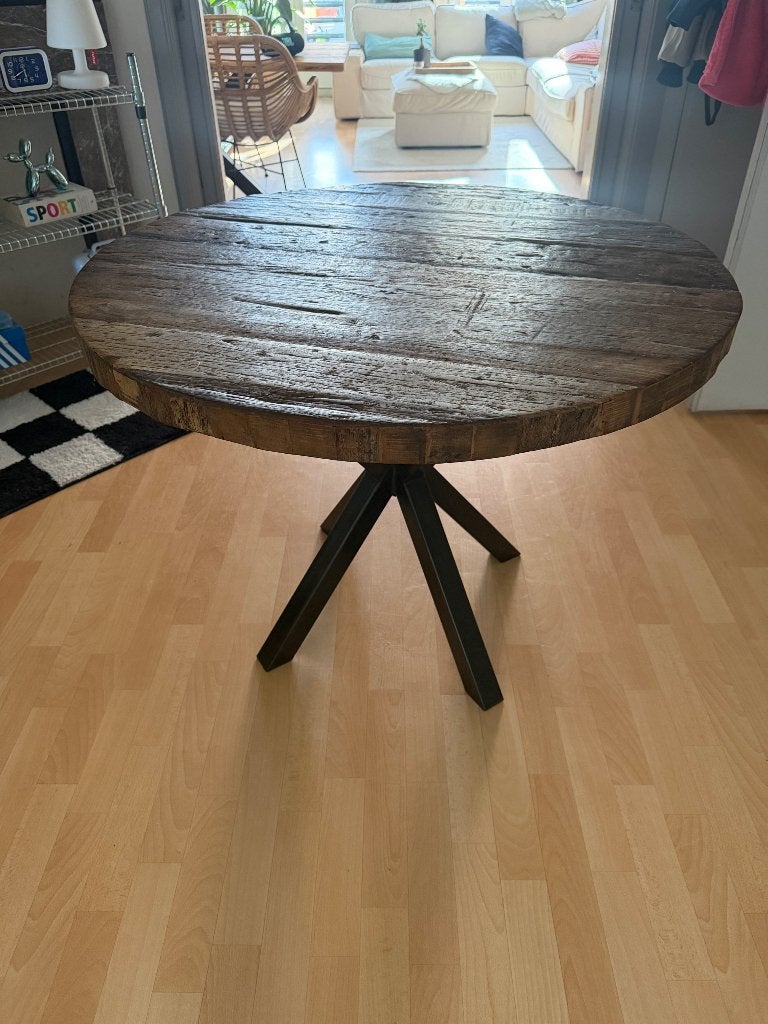 Ronde tafel met rvs onderstel, Ophalen, Rond, Nieuw, Stoere look door de stalen poten.
