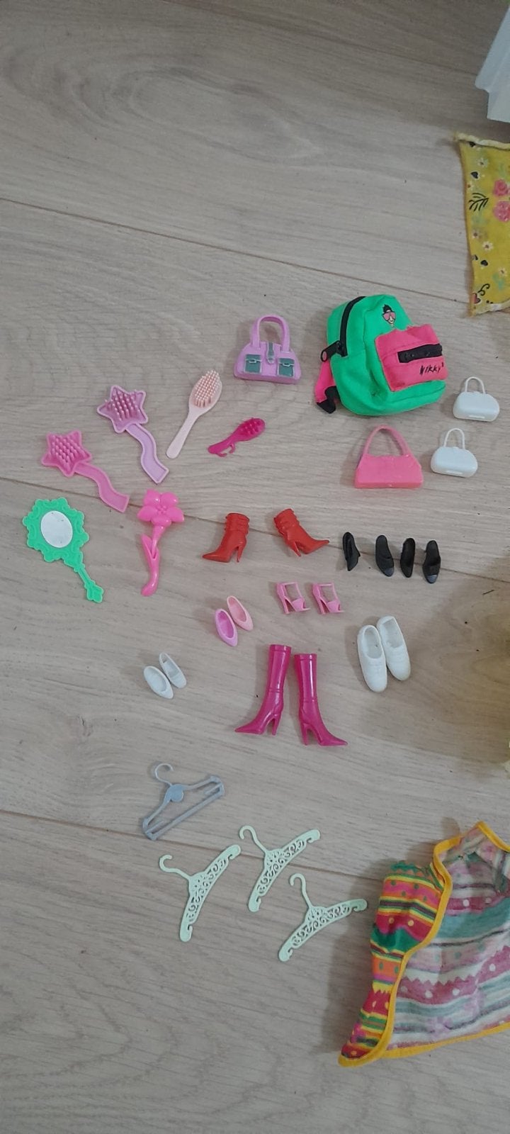 Barbie pop met kleding en accessoires, Ophalen of Verzenden, Gebruikt, Barbie