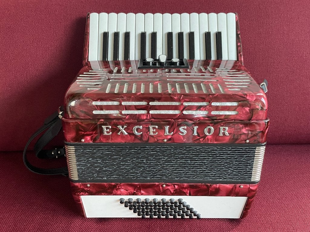 Kleine italiaanse Excelsior accordeon.48 bas .Mooi., Muziek en Instrumenten, Overige merken, Met koffer, 48-bas, Gebruikt