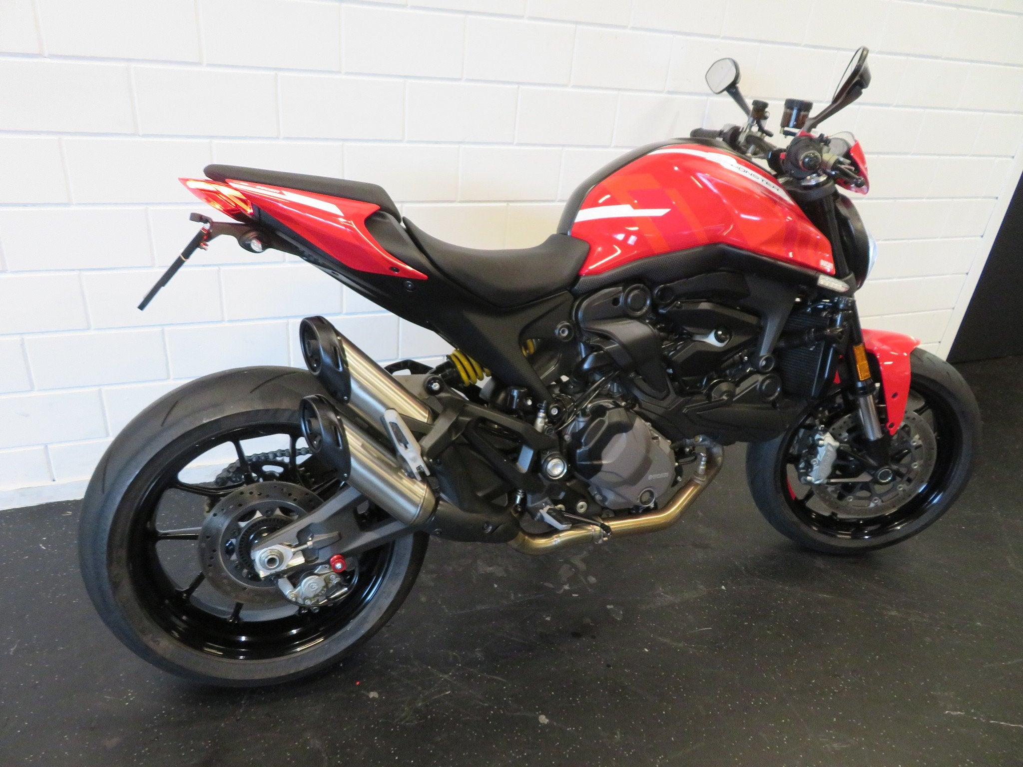Ducati MONSTER 937 + 950 NIEUWSTAAT! (bj 2021), Bedrijf, Naked bike